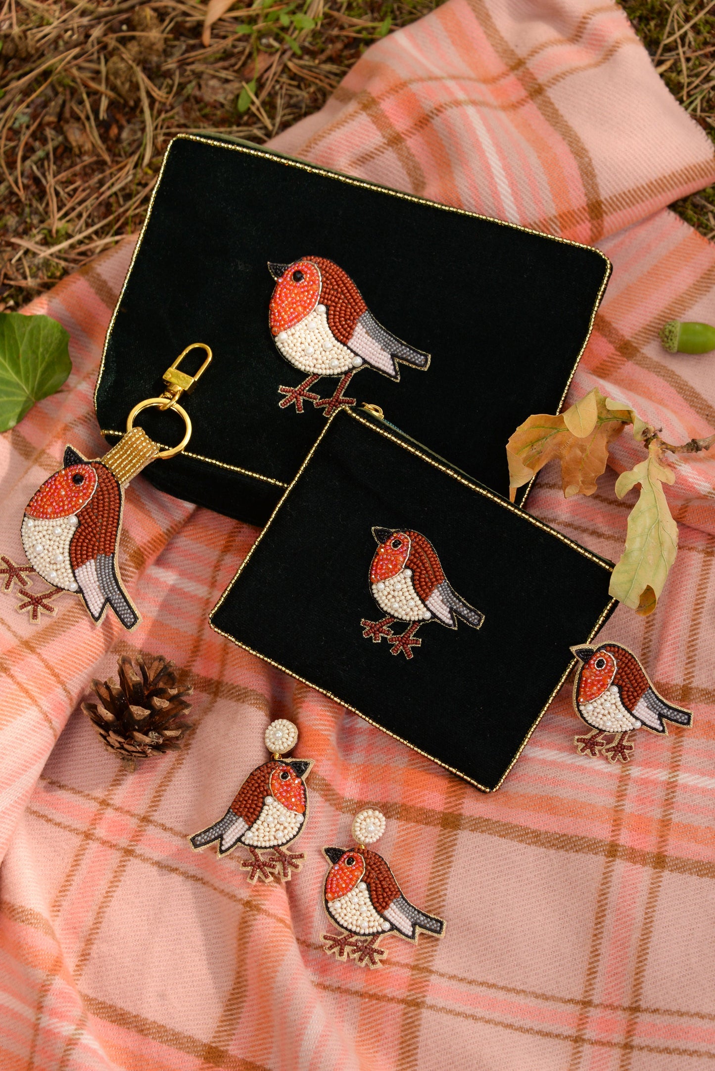 ROBIN ON DARK GREEN SMALL POUCH