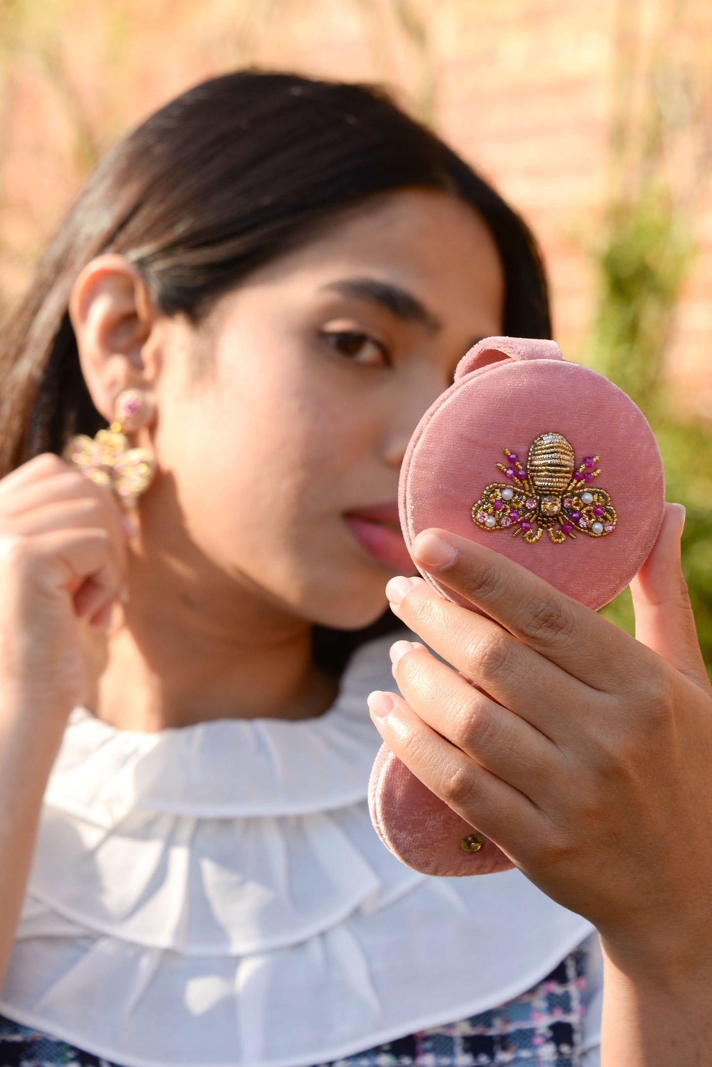 PINK FLOWER BEE COMPACT MIRROR