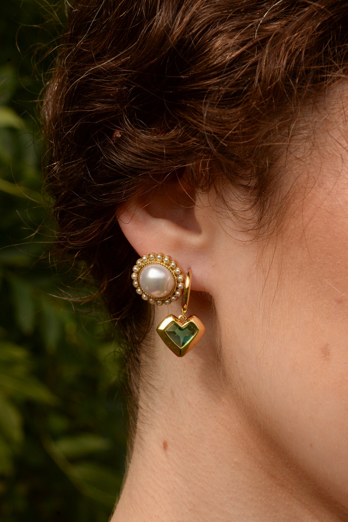 GREEN GLASS HEART GOLD HUGGIE EARRINGS