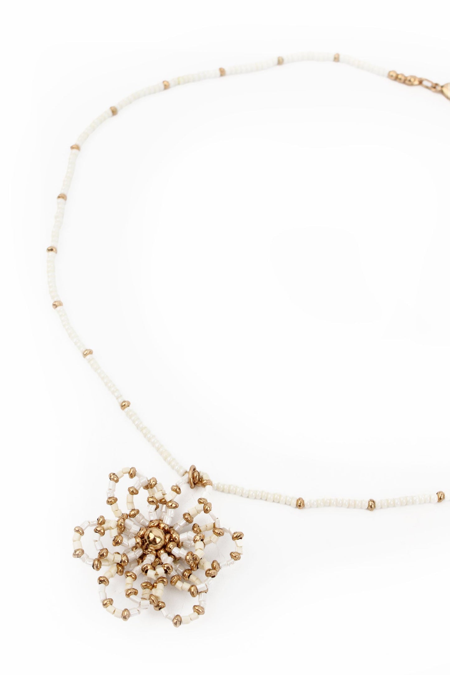 CREAM FLOWER BEADED NECKLACE