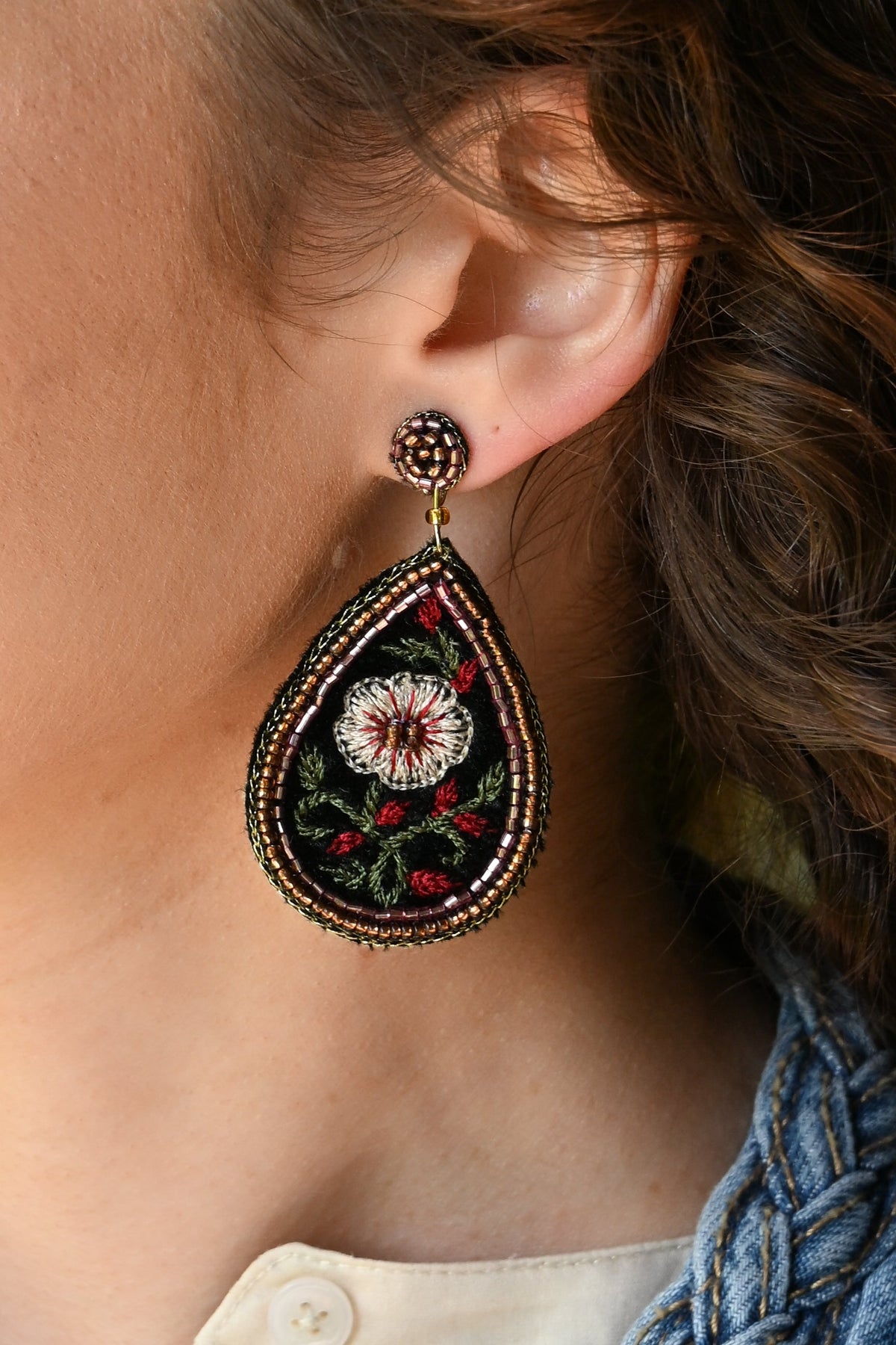 BLACK FLORAL BEADED TEARDROP EARRINGS