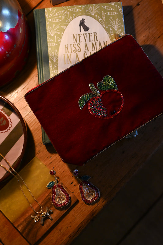APPLE ON DARK RED MEDIUM POUCH
