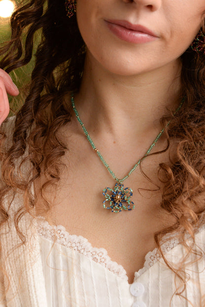 TURQUOISE BLUE FLOWER BEADED NECKLACE
