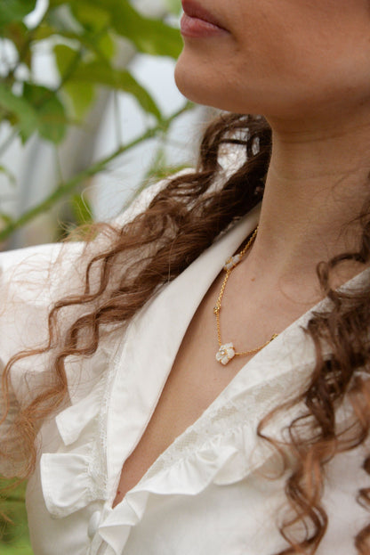 FLOWER PEARL CHARM NECKLACE