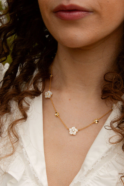 FLOWER PEARL CHARM NECKLACE