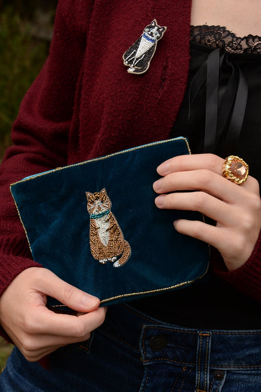 TABBY CAT ON DARK TEAL MEDIUM POUCH