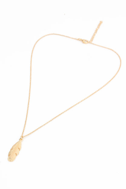 TEXTURED FEATHER NECKLACE GOLD PLATING